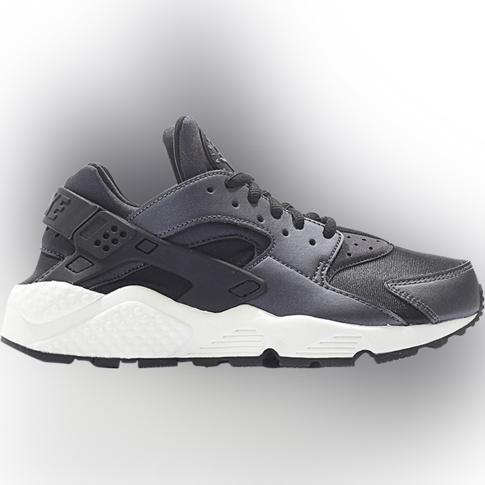 Nike Air Huarache Black/Black-White Size 9